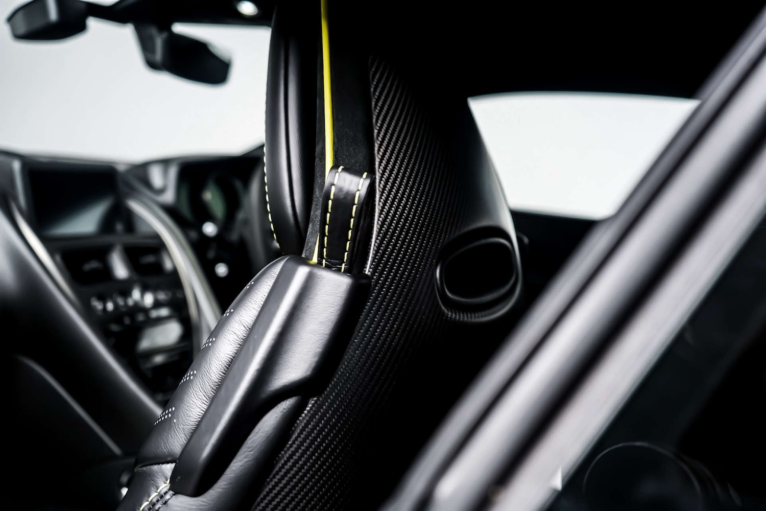 Used Aston Martin DB11 2018 for sale - 77426950: Photo 3