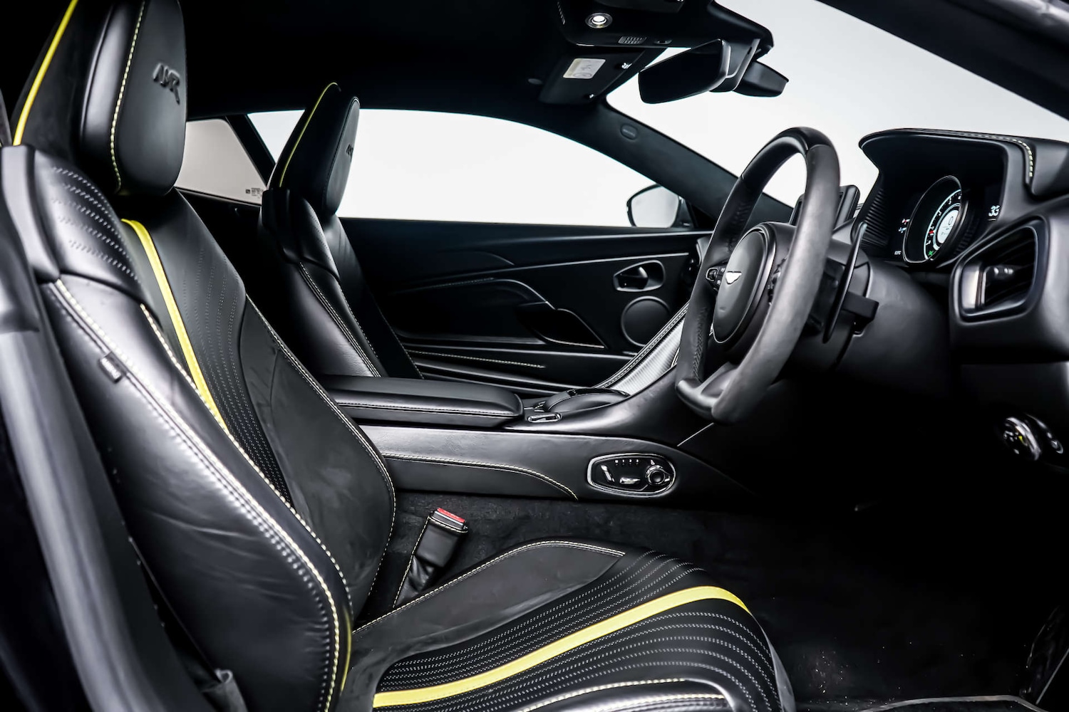 Used Aston Martin DB11 2018 for sale - 77426950: Photo 6