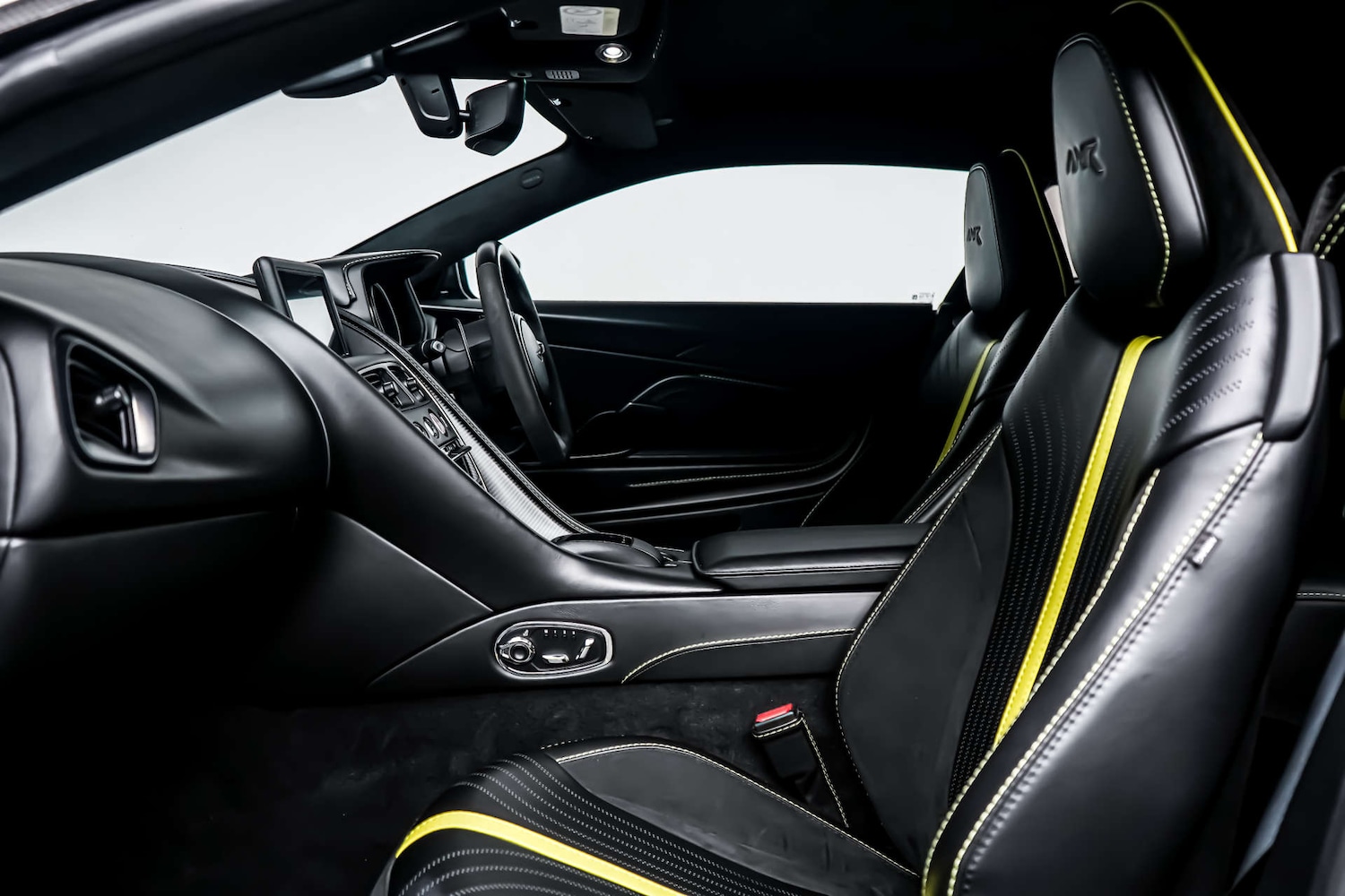 Used Aston Martin DB11 2018 for sale - 77426950: Photo 8