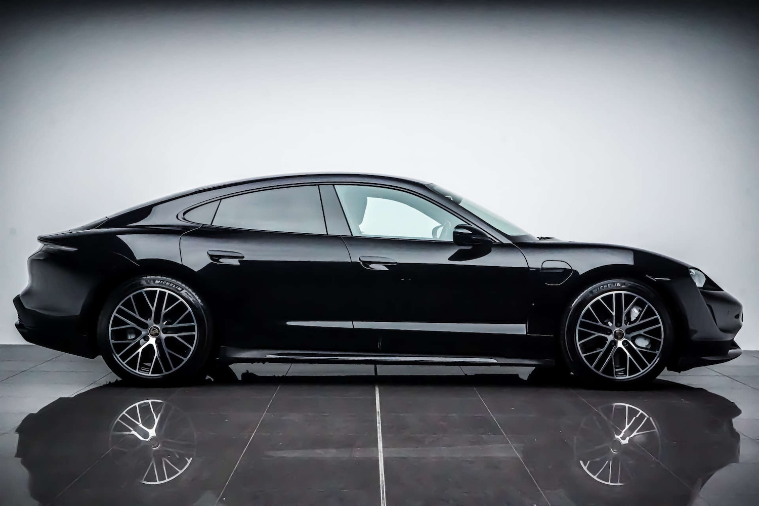 Used Porsche Taycan 2020 for sale - 76830935: Photo 11