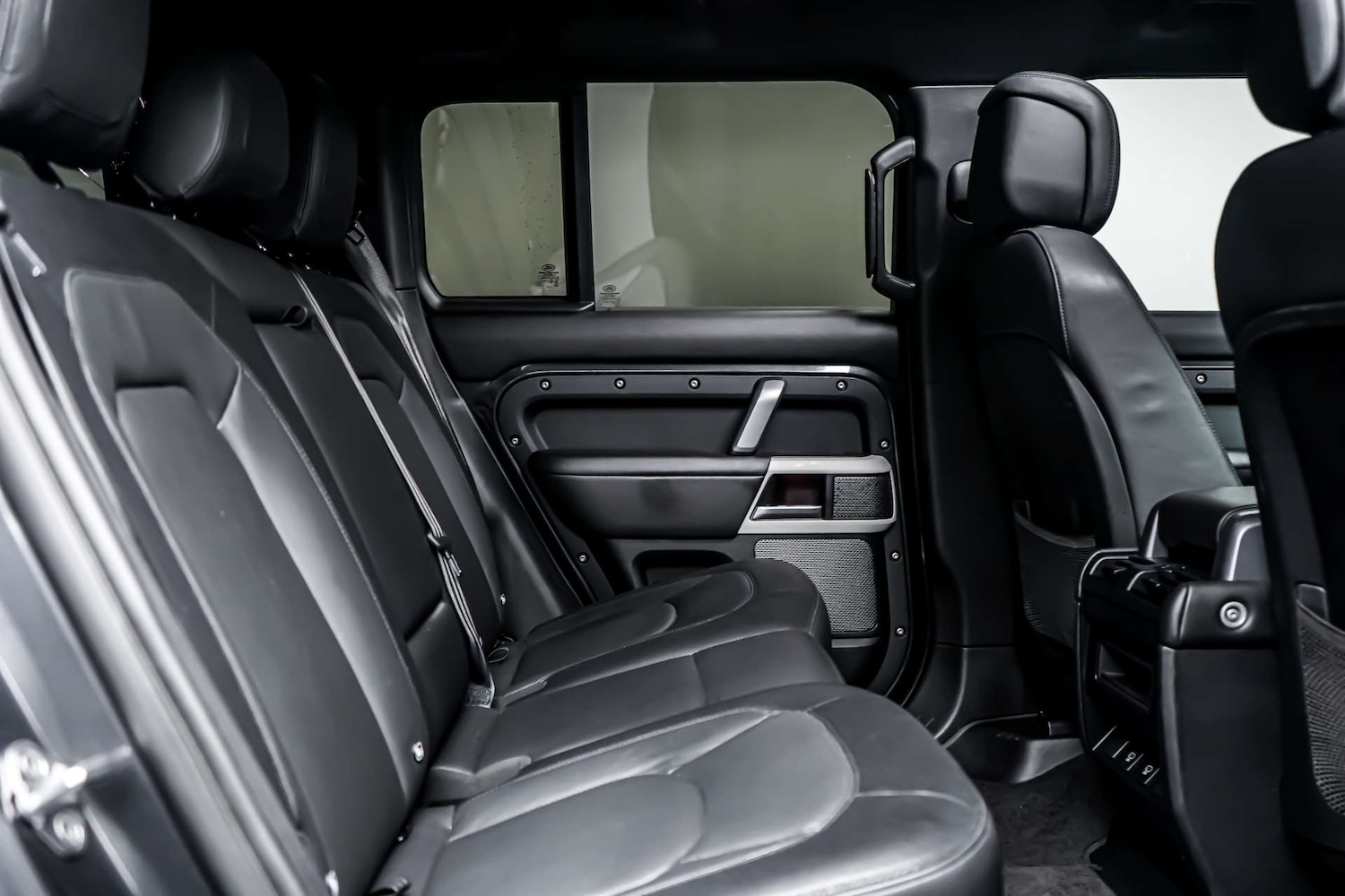 Used Land Rover Defender 2022 for sale - 77449556: Photo 8