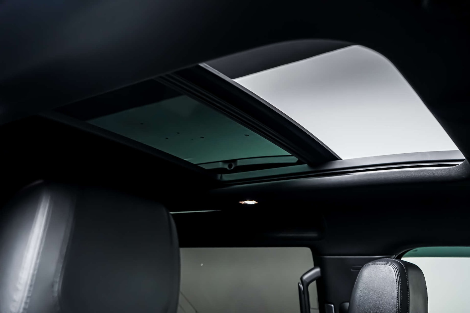 Used Land Rover Defender 2021 for sale - 77426927: Photo 3