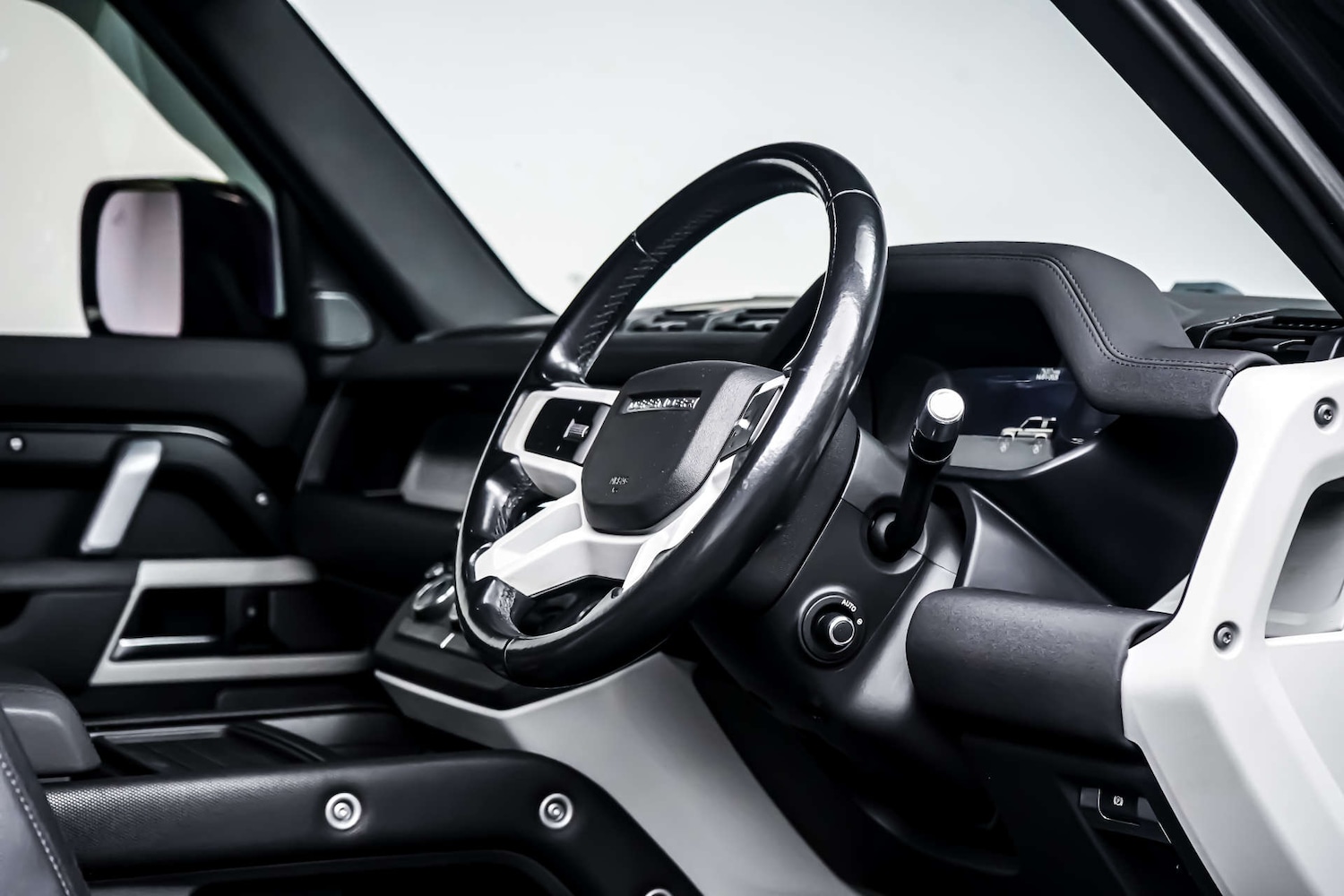 Used Land Rover Defender 2021 for sale - 77426927: Photo 8