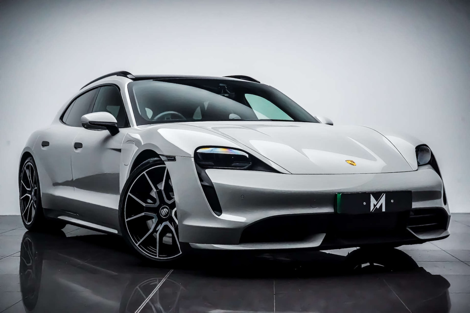 Used Porsche Taycan 2023 for sale - 76830895: Photo 1