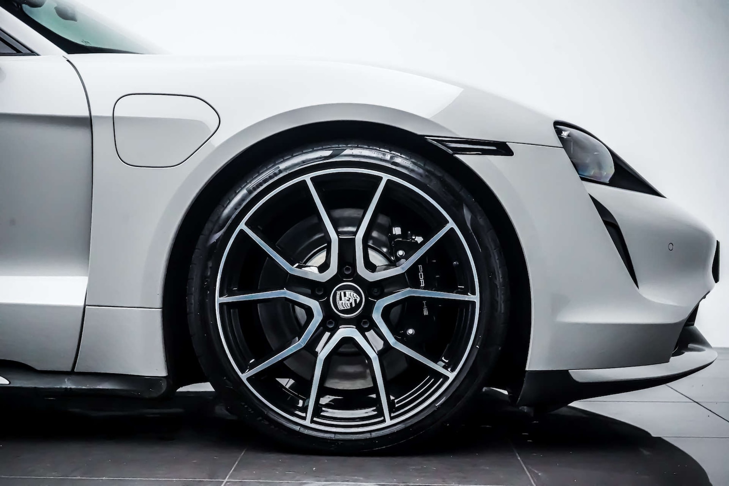 Used Porsche Taycan 2023 for sale - 76830895: Photo 11