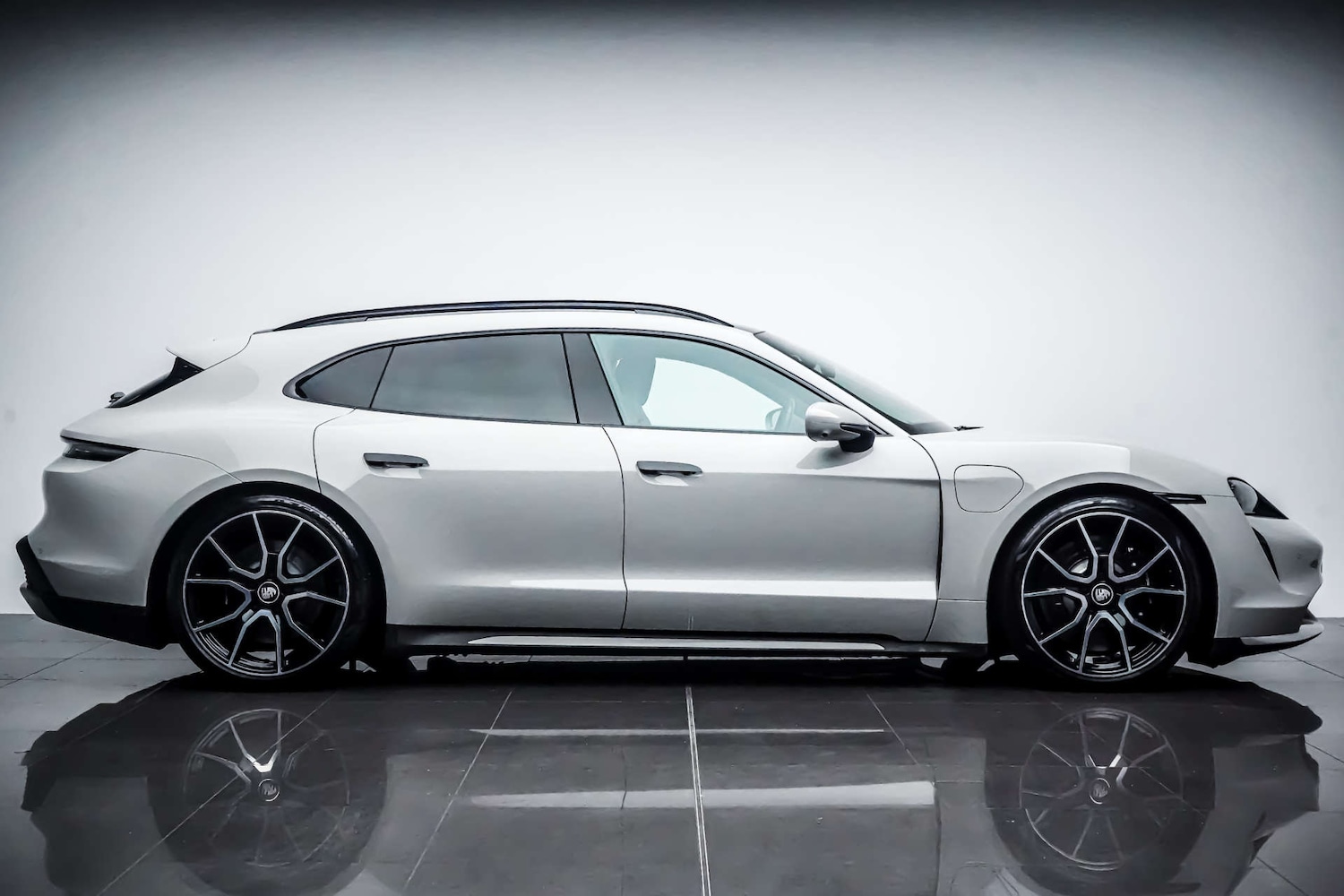 Used Porsche Taycan 2023 for sale - 76830895: Photo 12