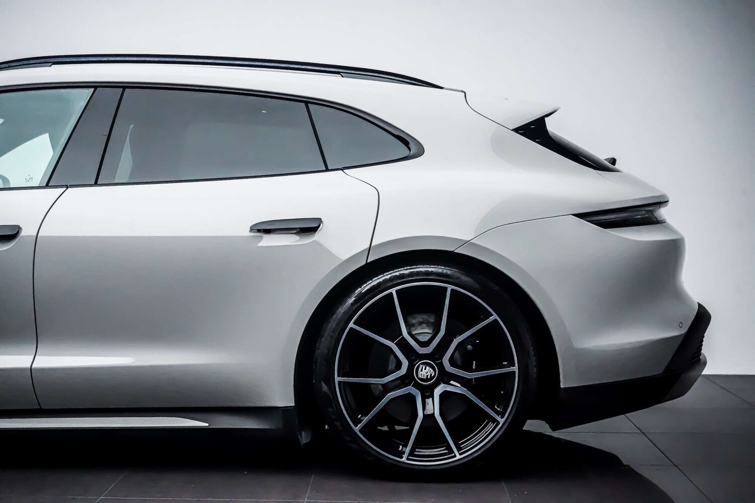 Used Porsche Taycan 2023 for sale - 76830895: Photo 15