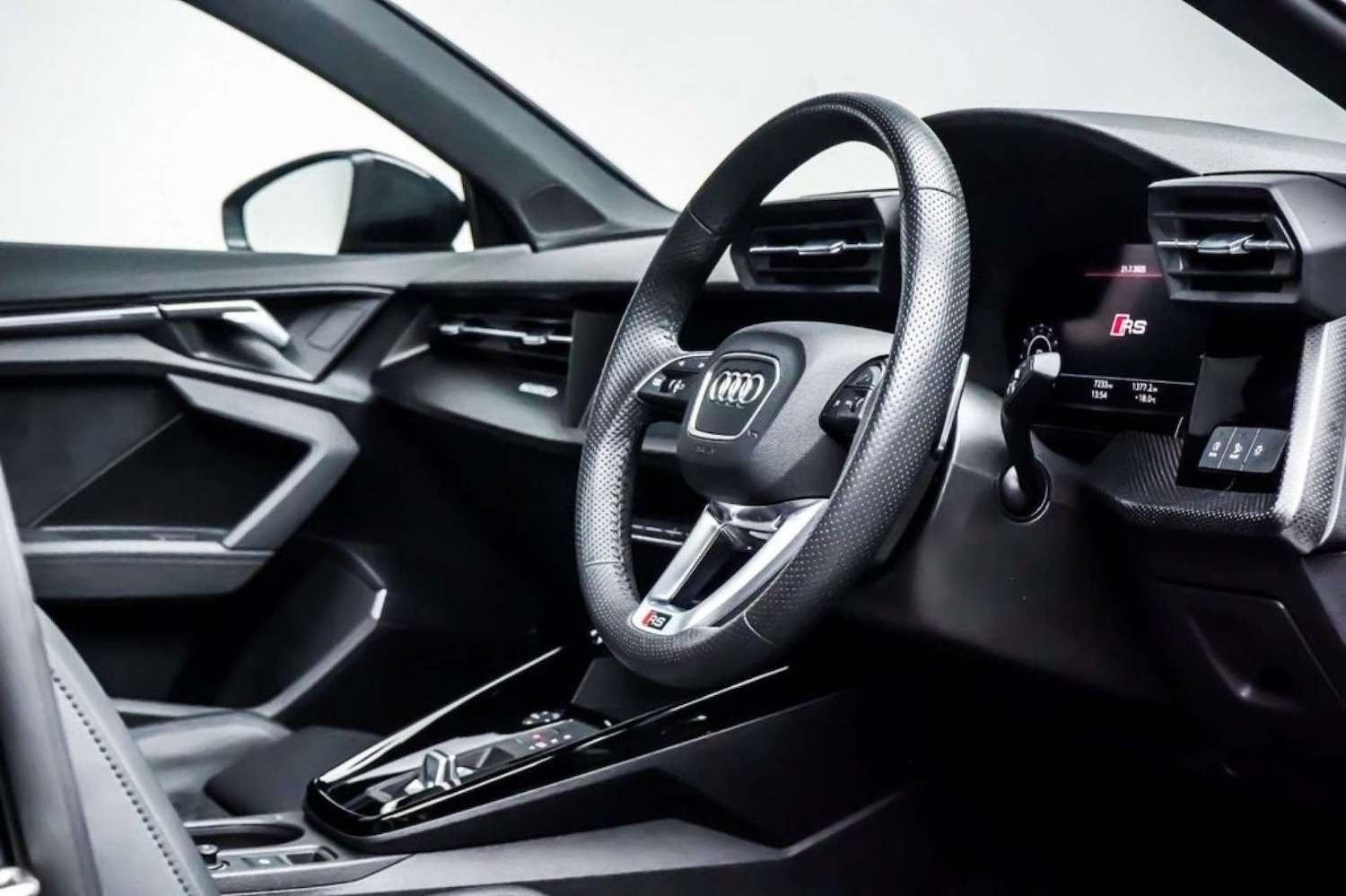 Used Audi RS3 2023 for sale - 76831050: Photo 9