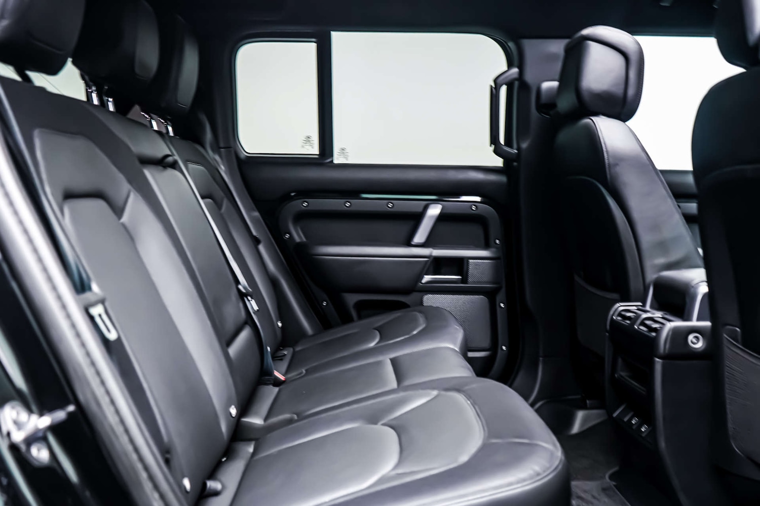 Used Land Rover Defender 2022 for sale - 76831090: Photo 9