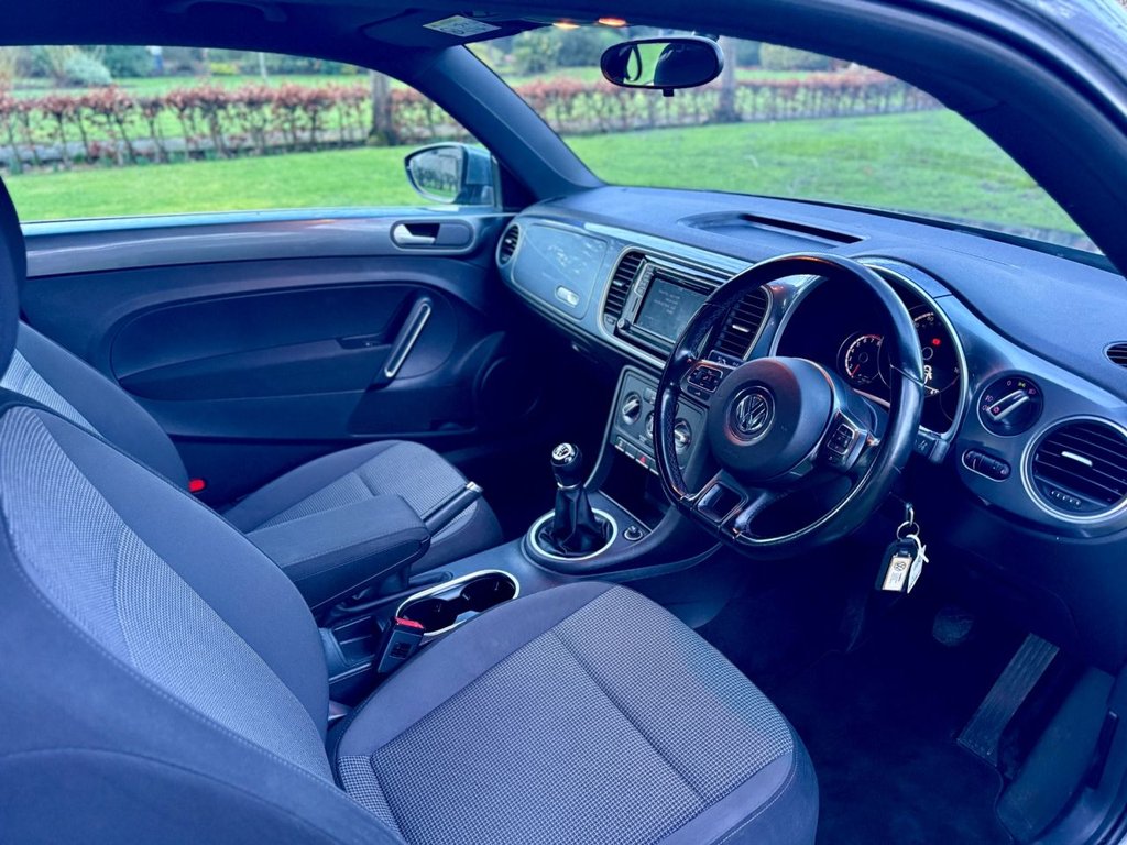 Used Volkswagen Beetle 2016 for sale - 77356628: Photo 2