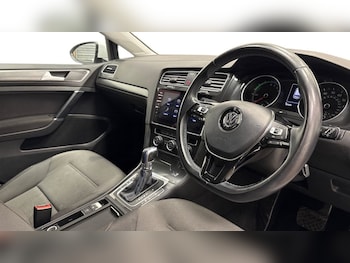 Used Volkswagen Golf 2019 for sale - 78372513: Photo