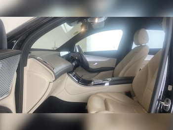 Used Mercedes-Benz EQC 2022 for sale - 77905210: Photo