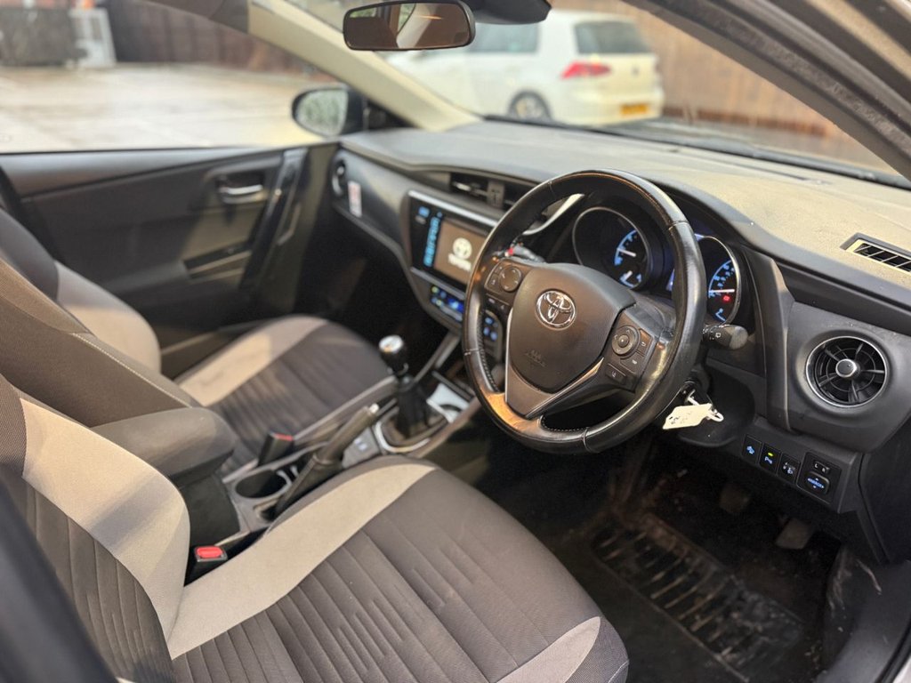 Used Toyota Auris 2017 for sale - 77342113: Photo 2