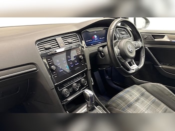 Used Volkswagen Golf 2018 for sale - 77227380: Photo