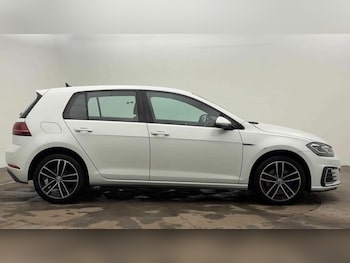 Used Volkswagen Golf 2018 for sale - 77227380: Photo