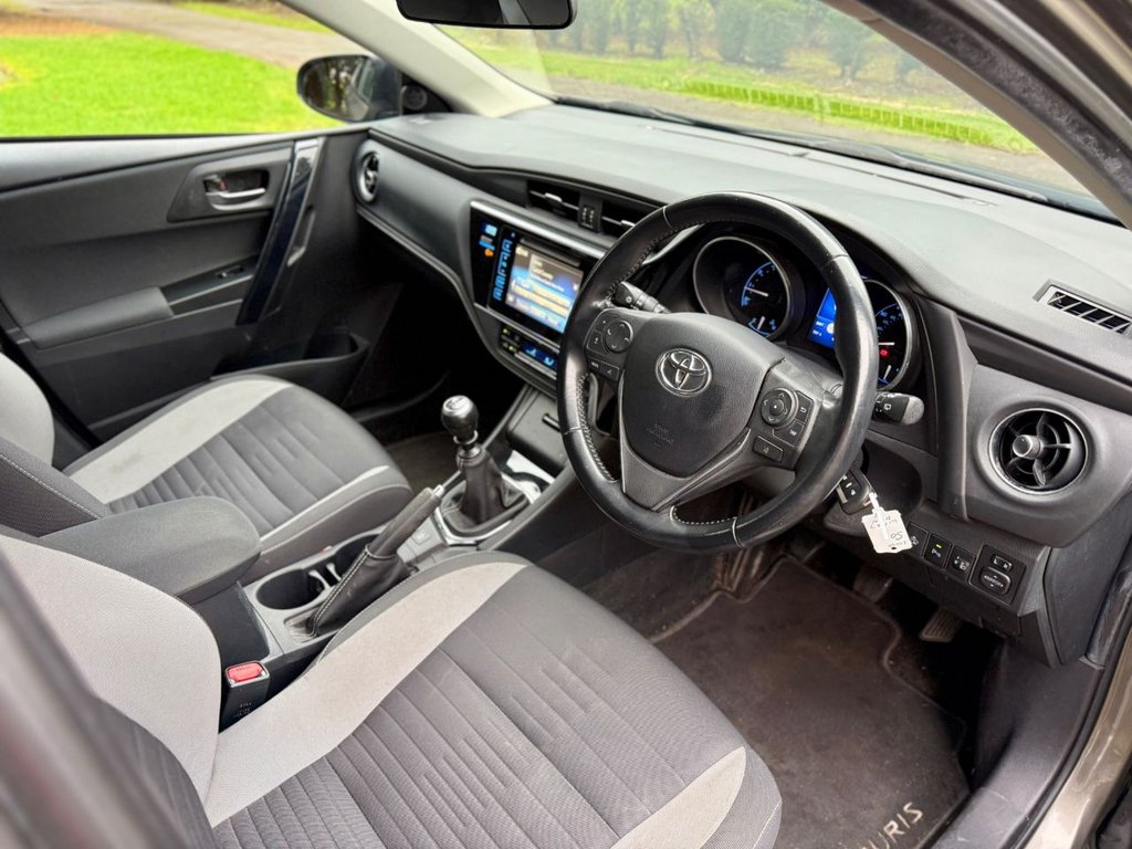 Used Toyota Auris 2017 for sale - 77642373: Photo 2