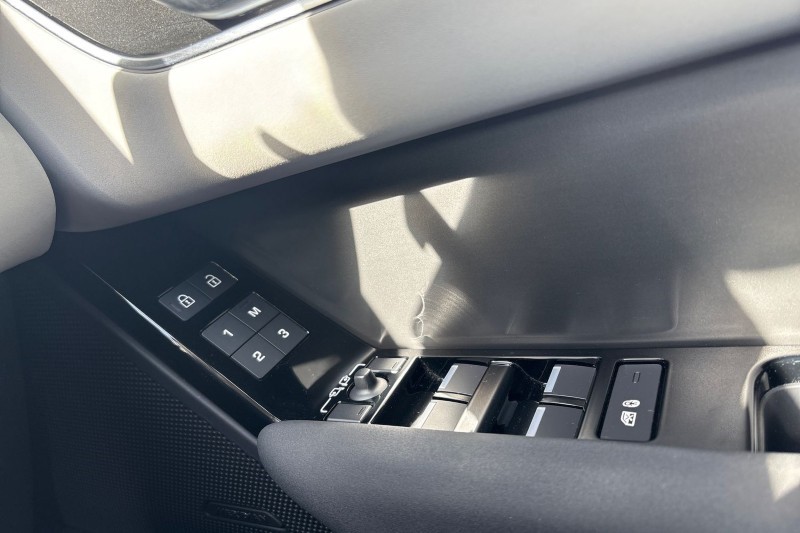 Used Land Rover Range Rover Velar 2025 for sale - 77167723: Photo 24