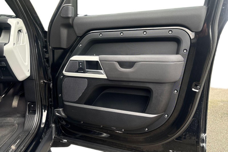 Used Land Rover Defender 2023 for sale - 77420533: Photo 22