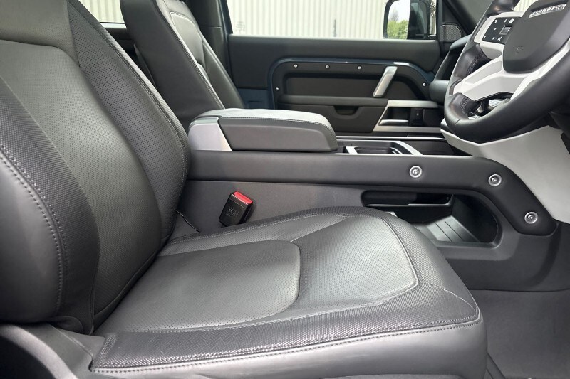 Used Land Rover Defender 2024 for sale - 77492780: Photo 25