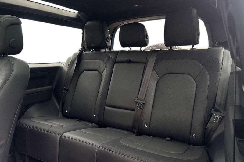 Used Land Rover Defender 2024 for sale - 77492780: Photo 4
