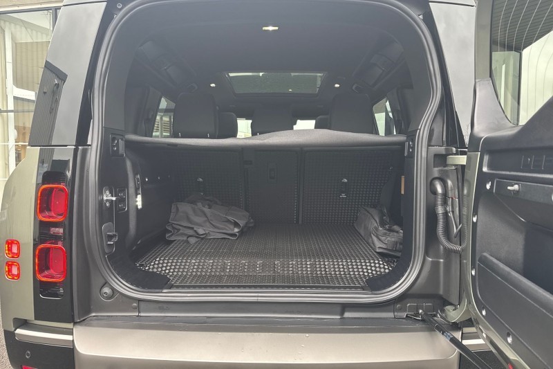 Used Land Rover Defender 2025 for sale - 77300615: Photo 10