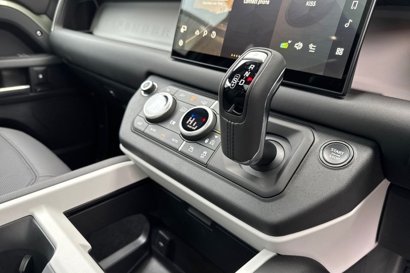 Used Land Rover Defender 2025 for sale - 77300615: Photo 13