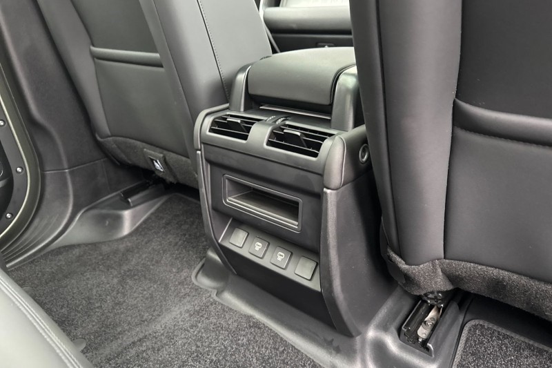 Used Land Rover Defender 2025 for sale - 77300615: Photo 18