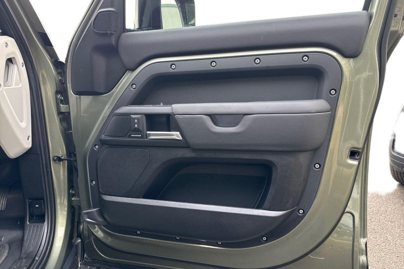 Used Land Rover Defender 2025 for sale - 77300615: Photo 23