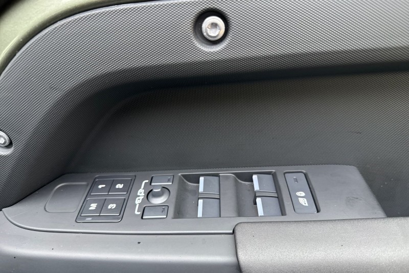 Used Land Rover Defender 2025 for sale - 77300615: Photo 24