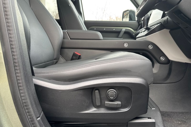 Used Land Rover Defender 2025 for sale - 77300615: Photo 25