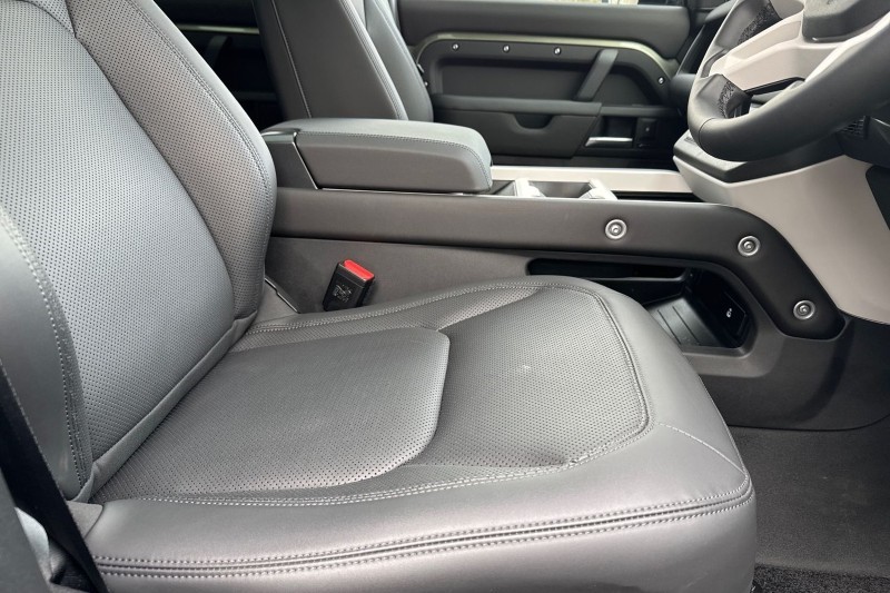 Used Land Rover Defender 2025 for sale - 77300615: Photo 26