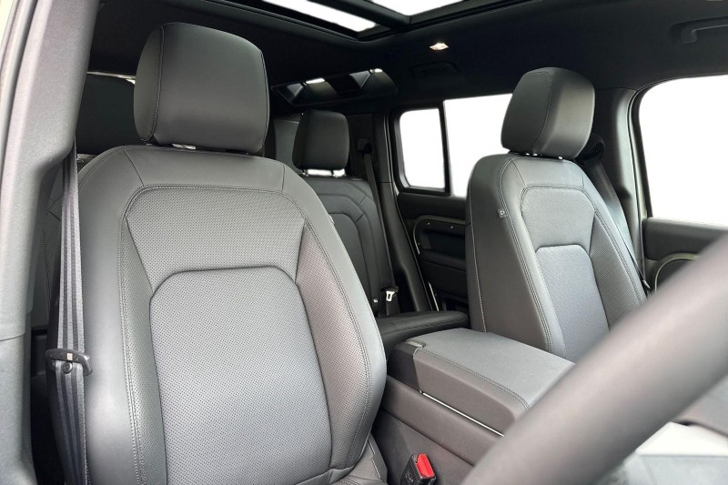 Used Land Rover Defender 2025 for sale - 77300615: Photo 27