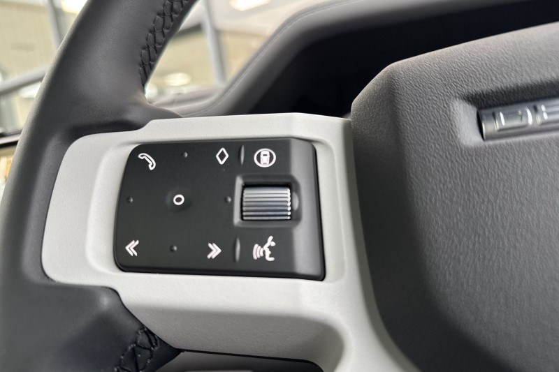 Used Land Rover Defender 2025 for sale - 77300615: Photo 29