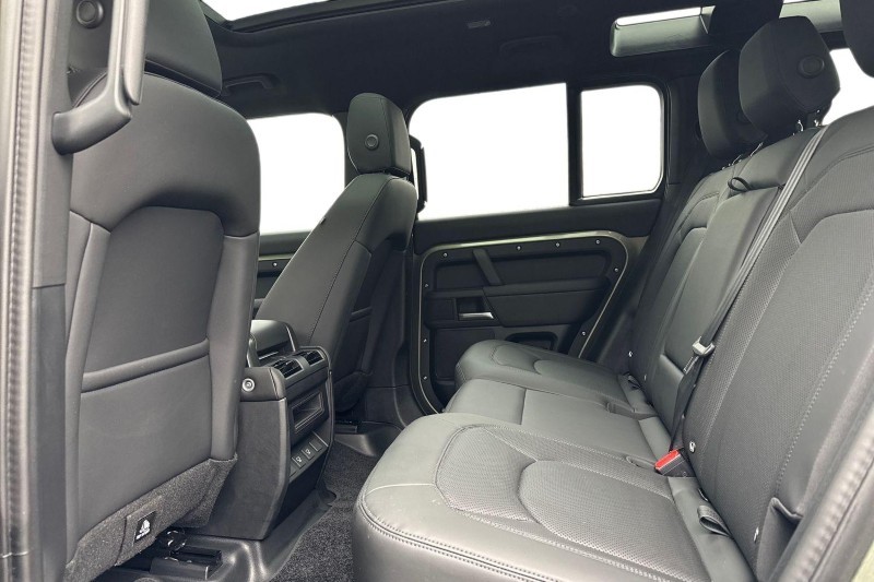 Used Land Rover Defender 2025 for sale - 77300615: Photo 4