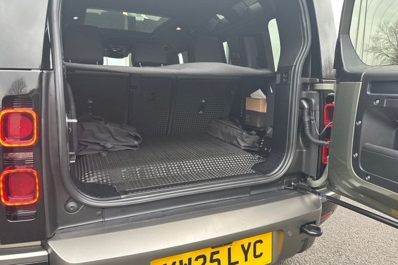 Used Land Rover Defender 2025 for sale - 77300615: Photo 43