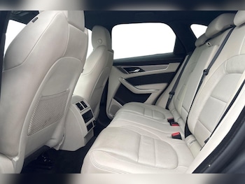 Used Jaguar F-Pace 2023 for sale - 77170648: Photo