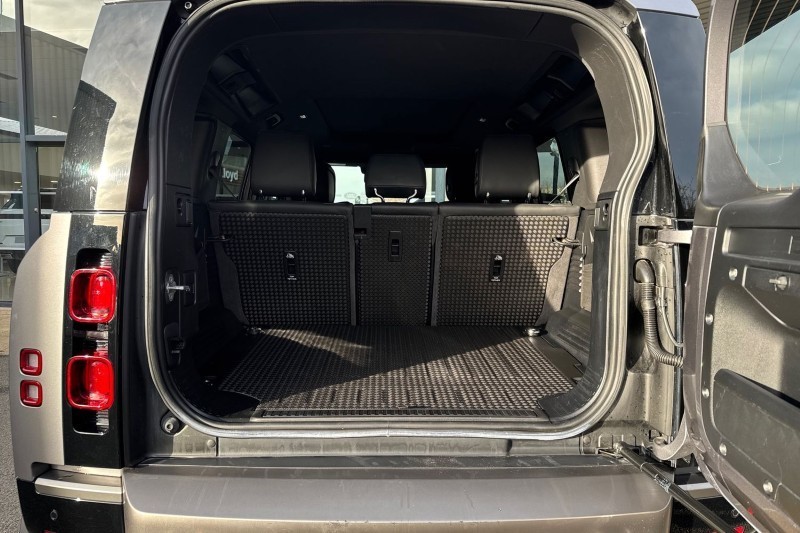 Used Land Rover Defender 2021 for sale - 76982161: Photo 10