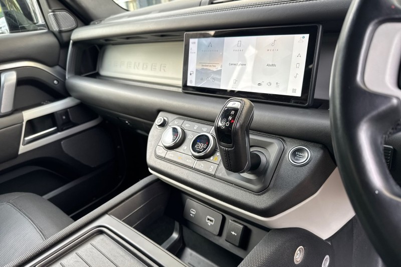 Used Land Rover Defender 2021 for sale - 76982161: Photo 13