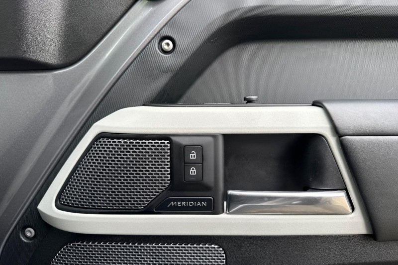 Used Land Rover Defender 2021 for sale - 76982161: Photo 22