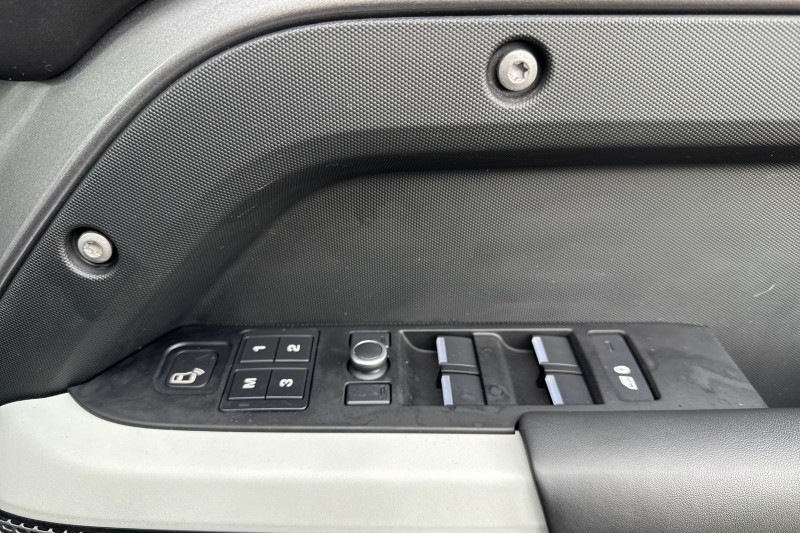 Used Land Rover Defender 2021 for sale - 76982161: Photo 23