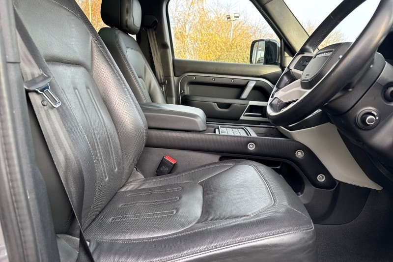 Used Land Rover Defender 2021 for sale - 76982161: Photo 25
