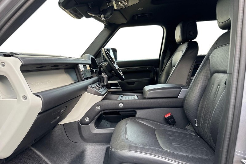 Used Land Rover Defender 2021 for sale - 76982161: Photo 3