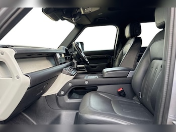 Used Land Rover Defender 2021 for sale - 76982161: Photo