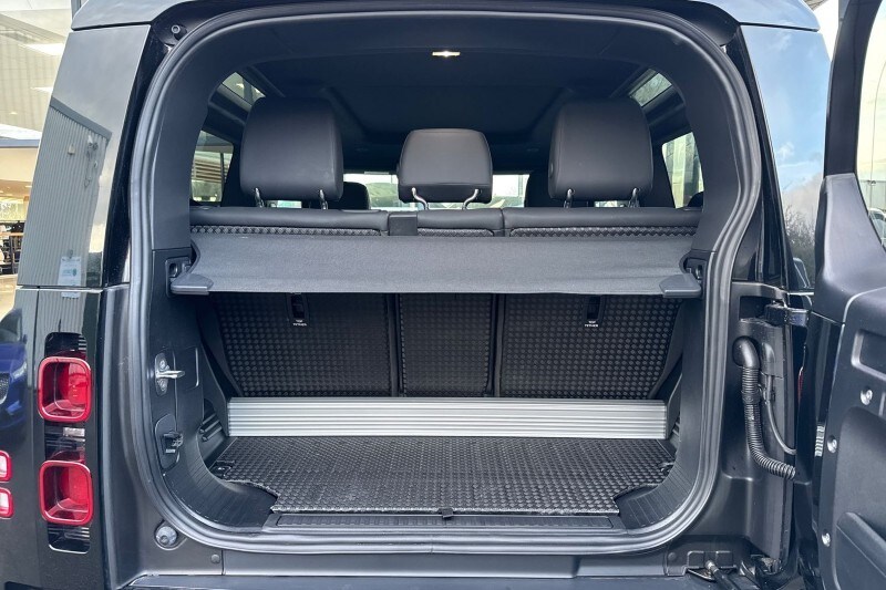 Used Land Rover Defender 2024 for sale - 77662120: Photo 10