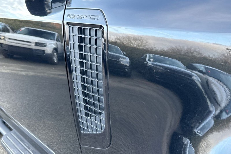 Used Land Rover Defender 2024 for sale - 77662120: Photo 20