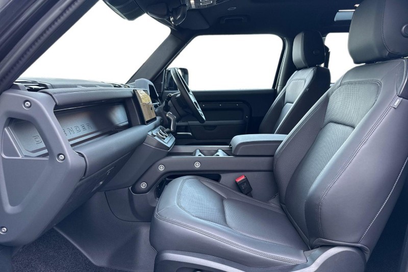 Used Land Rover Defender 2024 for sale - 77662120: Photo 3