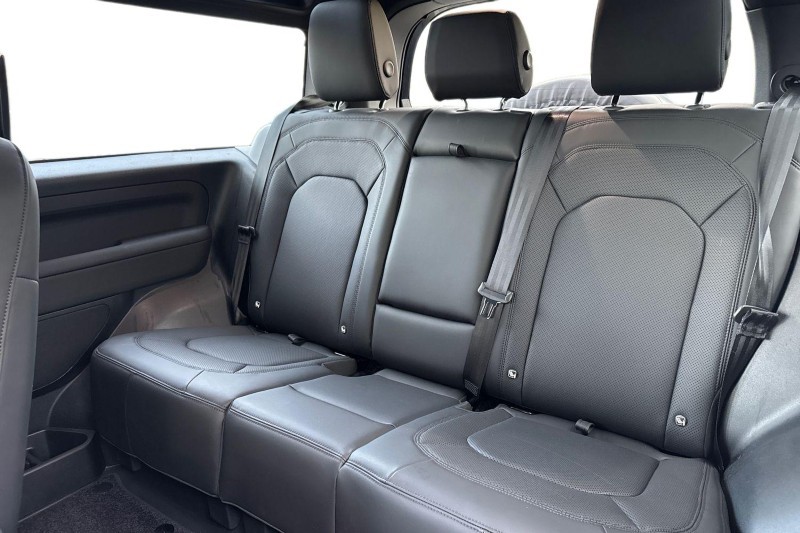 Used Land Rover Defender 2024 for sale - 77662120: Photo 4