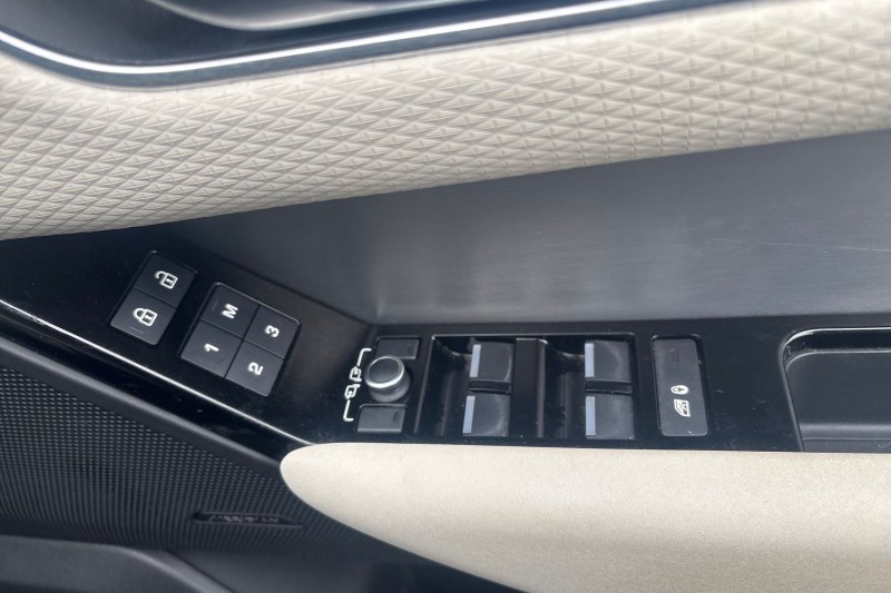 Used Land Rover Range Rover Velar 2022 for sale - 77116203: Photo 23