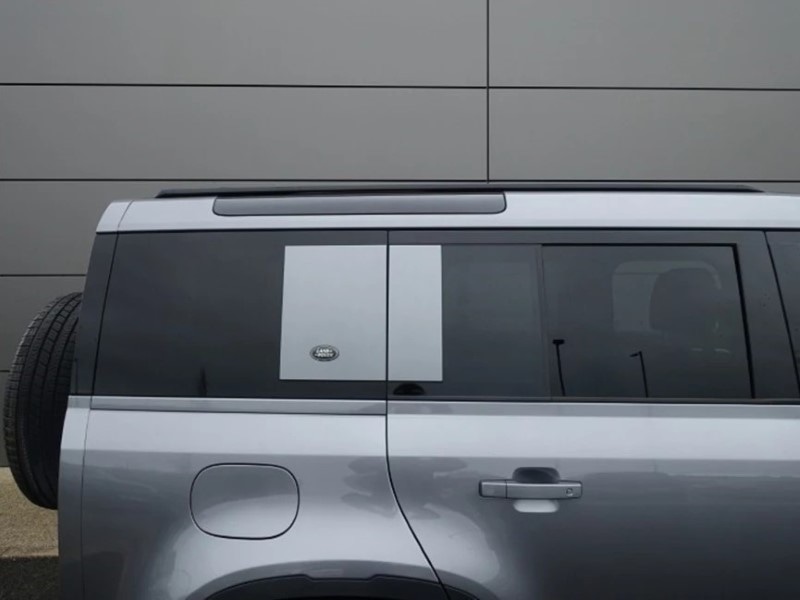 Used Land Rover Defender 2023 for sale - 78028110: Photo 25