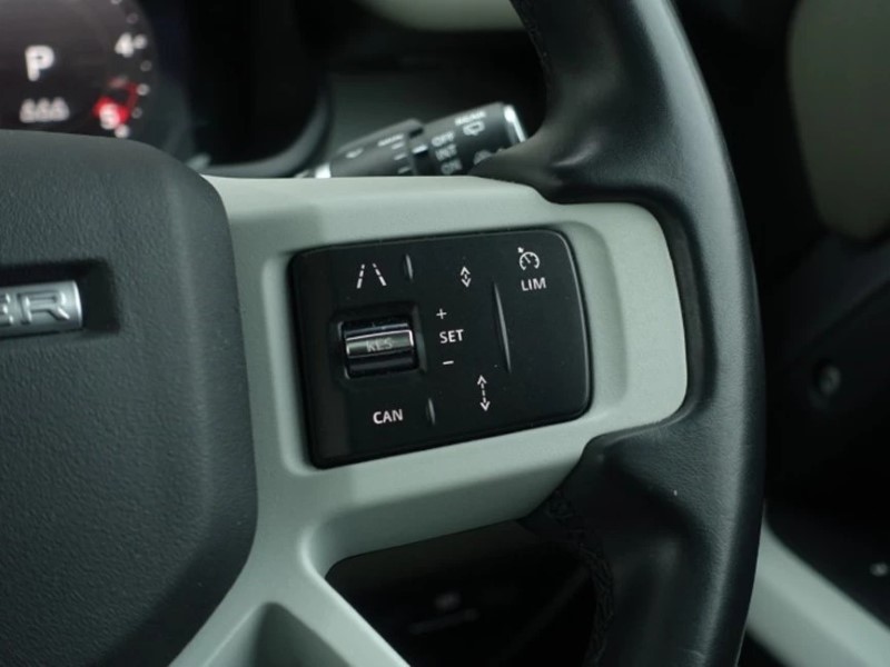 Used Land Rover Defender 2023 for sale - 78028110: Photo 32